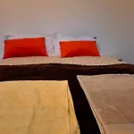 2 Bedroom House In Leeds - Sleeps 5 Wifi Parking