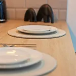 Leeds Modern Central Flat - Sleeps 4 - Parking