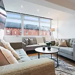 Leeds Modern Central Flat - Sleeps 4 - Parking
