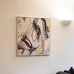 Elegant Flat In Prime Location -Sleeps 4 - Parking