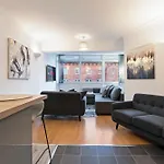 Elegant Flat In Prime Location -Sleeps 4 - Parking