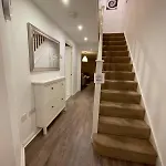 The Leeds Retreat - 4 Bedroom Townhouse