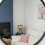 Leeds Beautiful Home - Parking - Yorksha Property