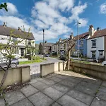 Leeds Beautiful Home - Parking - Yorksha Property