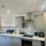 Two Bedroom Flat By Brookland Stays Serviced Accommodation Short Lets Leeds With Free Wifi