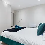Modern 1Br Perfect Location!