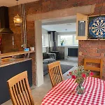 Luxury Escape With Cinema, Pool Table & Darts