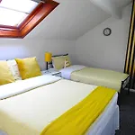 Be Our Guest! Stylish-Free Parking-Central Location