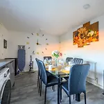 -Rdgs- For Your Relaxed, Cosy Stay, Free Parking