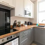 Stylish Home In Leeds 10 Mins From City Centre