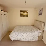 4 Spacious Bedroom House Seacroft With A Drive
