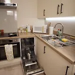 The Jade Emperors Suite - Sleeps 5 - City Centre - Flexible Check In - First Direct Arena 7Min Walk