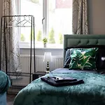 Alt-Stay Leeds West - 3 Bed - 10 Percent Off Monthly - Contractors, Insurance, Relocation - Long Stays Welcome