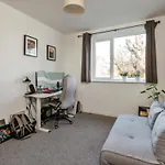 Modern 2Bed - Free Parking - Great Location!