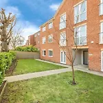 Modern 2Bed - Free Parking - Great Location!