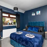 Alt-Stay Accommodation, Newhall - 3 Bed 1 Bath - Contractors & Long Stays