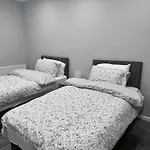Modernised 4 Bedroom House Close To City Centre, Kep Stays