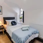 Stunning Skyview 2Br Flat , Fast Wifi - Home Away From Home