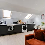 Stunning Skyview 2Br Flat , Fast Wifi - Home Away From Home