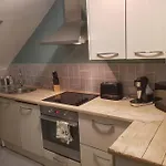 Self-Contained Attic Flat, 15 Mins From The Centre