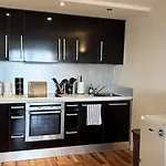 Stylish Apartment Leeds City Centre With 2 Balconies