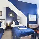 Pet-Friendly 3Br Home, Sleeps 7, 1 Mile From City Centre