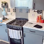4 Spacious Bedroom House Seacroft With A Drive