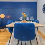 Central Luxury Apartment - Perfect For Business Stays