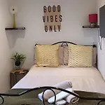 Le Hub - 1Br Apartment - Sleeps 2 - Wifi