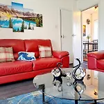 Cosy Two Bedroom House In Leeds