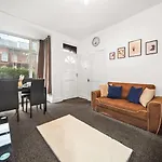 Leeds 2Br Cozy Stay - Near St James, Free Parking