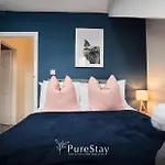 Large Leeds Home With Free Parking Sleeps 8