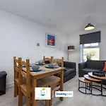 Cosy Retreat By Green Haven Escapes With Free Off-Street Parking In Seacroft