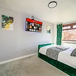 51Vl For Your Stylish And Relaxed Stay With Free Parking And Free Wifi