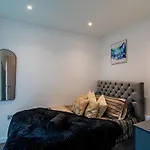 Bv Luxury 3 Bedroom Townhouse At Bed Cliff Oaks