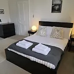 Bright And Cosy 2 Bed House With Free Parking Near The City Centre