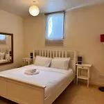 Bec Chambers-Stone Villa