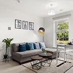 Modern 2-Bed House 10-Min To Leeds City Centre