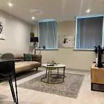 Luxury 2 Bed 2 Bath En-Suite Condo