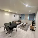 Luxury 2 Bed 2 Bath En-Suite Condo