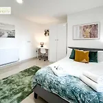 3 Bedroom Apt By Threethreethreesproperty Short Lets & Serviced Accommodation Leeds With Wi-Fi & Parking