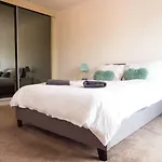 Impressive Urban Townhouse - Leeds City Centre