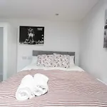 Leeds House