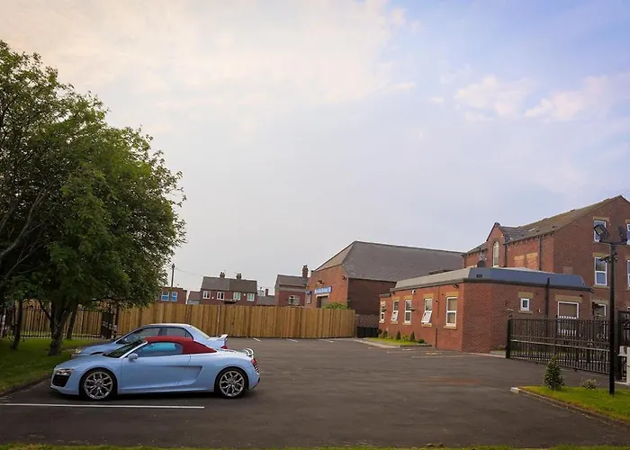 Spacious Apartment Close To City Centre With Free Secure Parking