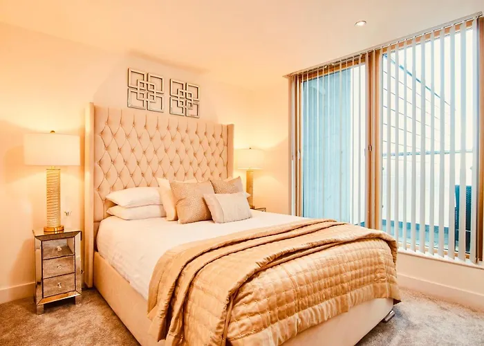 Primedoorstep King Deluxe City Centre Apt Balcony View& Free Parking!