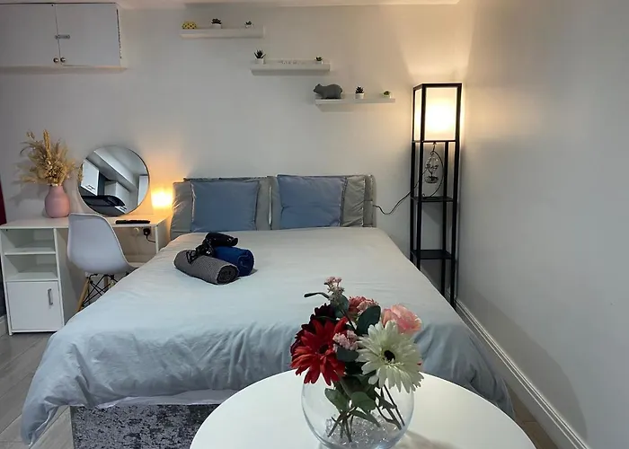 Charming, Cosy Hideaway With Free Wifi, Parking
