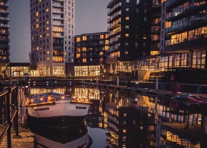Deluxe City Apt, Riverside Canal View&Free Parking