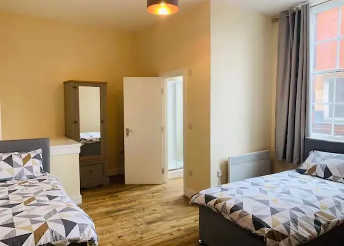 8 Fish Street, Budget City Centre Accomodation