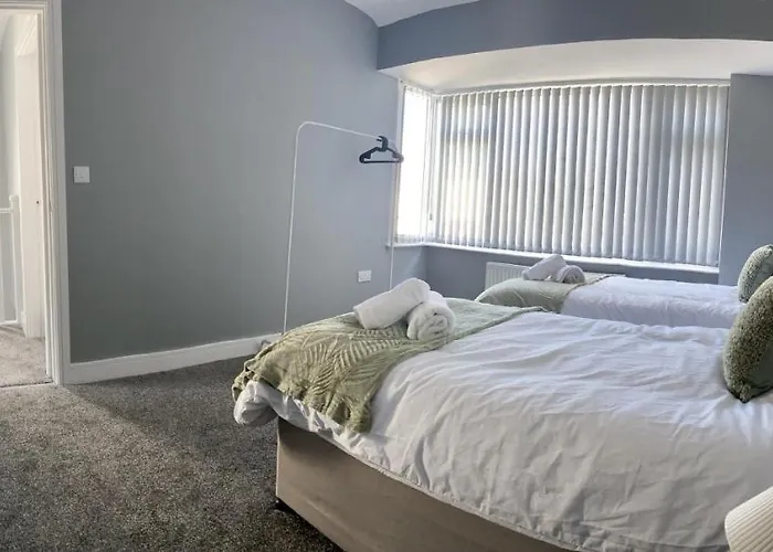 Gateway Getaway In Horsforth Sleeps 7