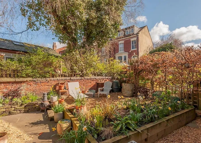 Pass The Keys Wonky Cottage With Amazing Garden